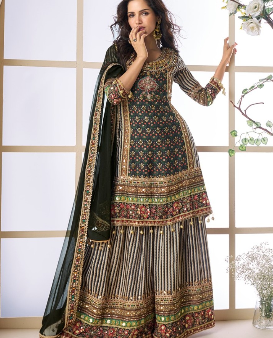 5839 - Midnight Grace: The Vintage Black Sharara Set